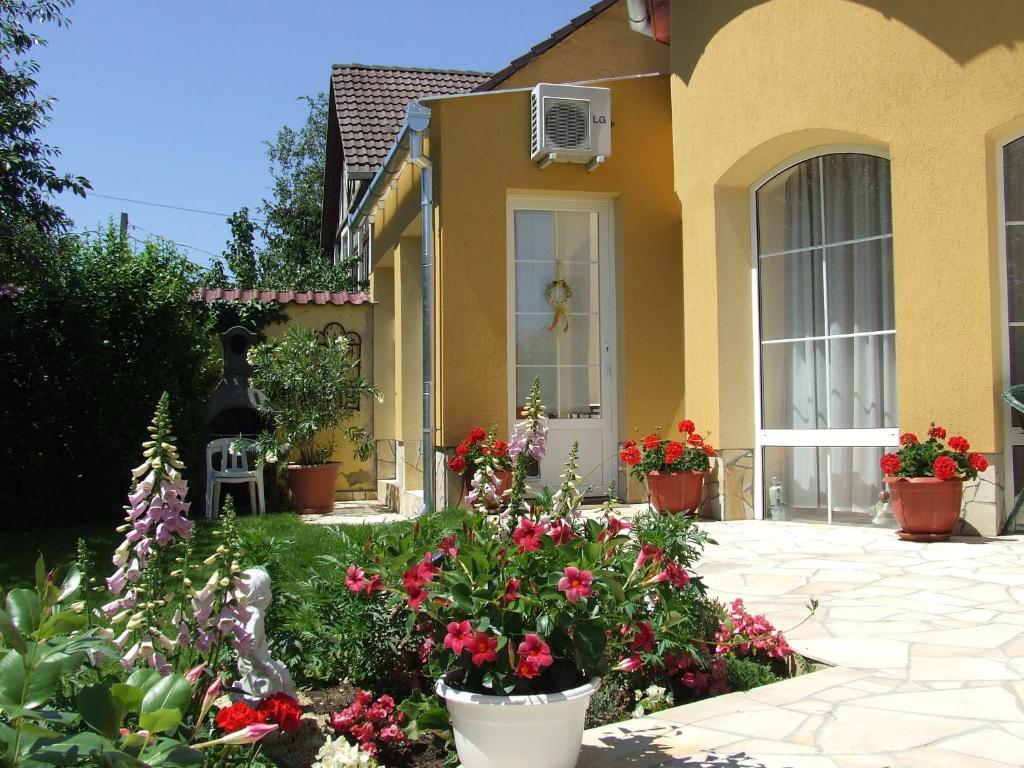 Апартаменты Abbazia Apartman Эгер Экстерьер фото