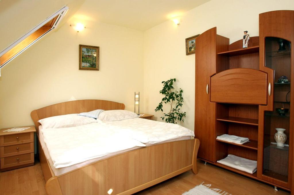 Апартаменты Abbazia Apartman Эгер Номер фото