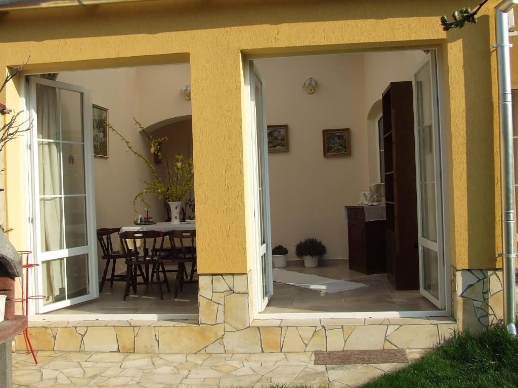 Апартаменты Abbazia Apartman Эгер Экстерьер фото
