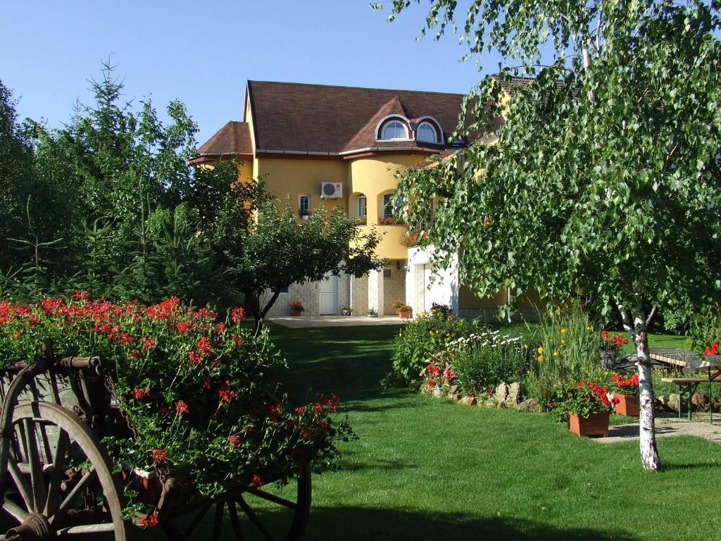 Апартаменты Abbazia Apartman Эгер Экстерьер фото