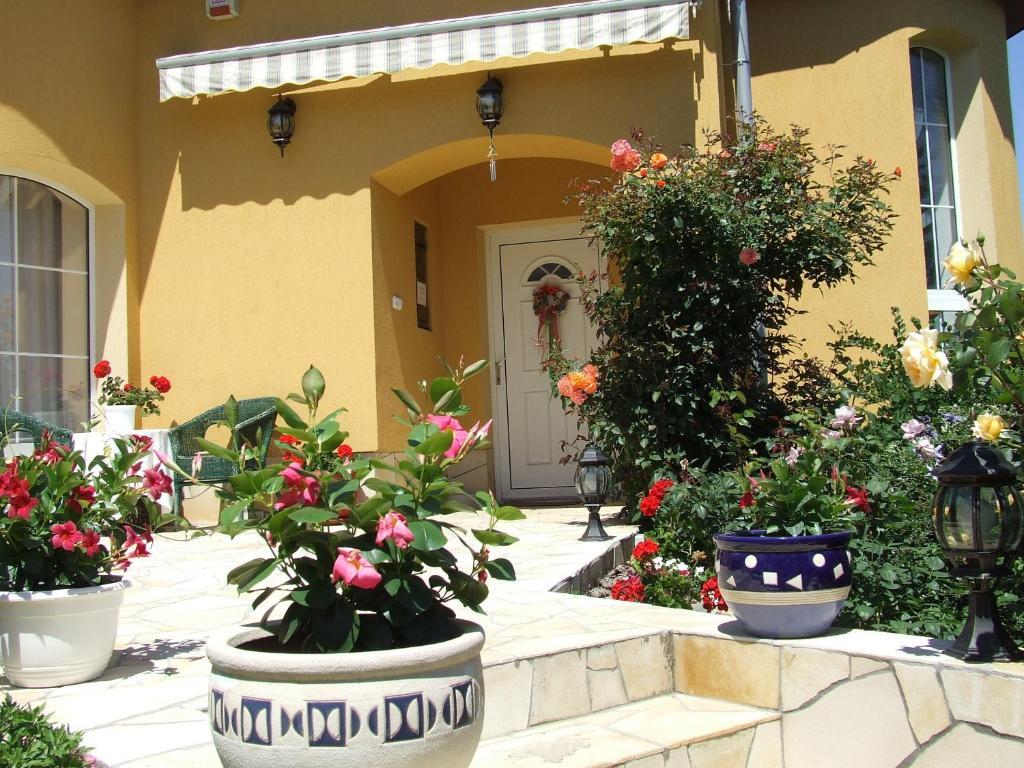 Апартаменты Abbazia Apartman Эгер Экстерьер фото