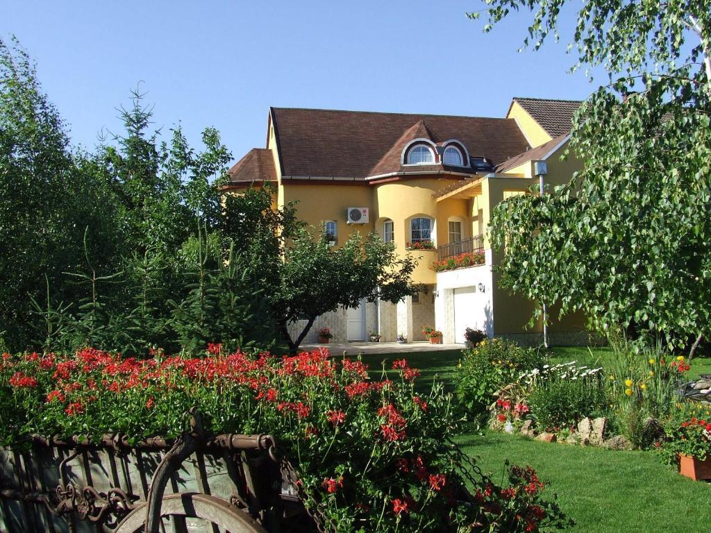 Апартаменты Abbazia Apartman Эгер Экстерьер фото