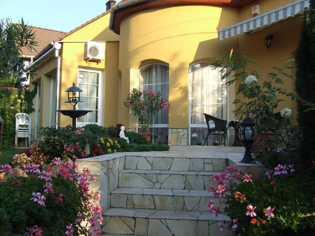 Апартаменты Abbazia Apartman Эгер Номер фото