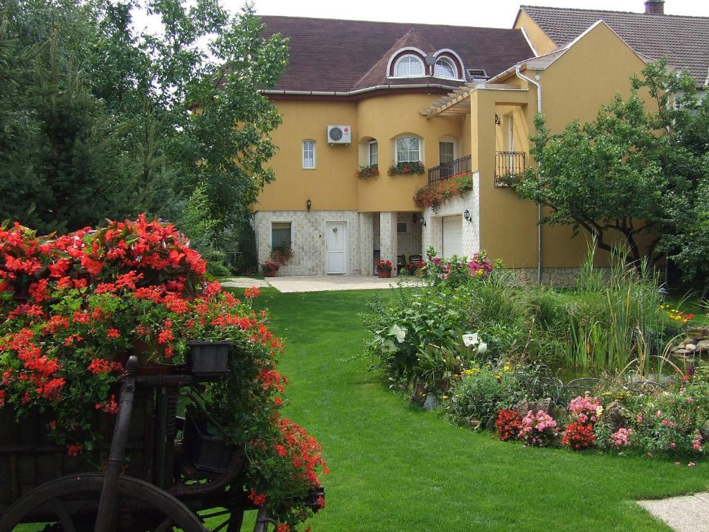 Апартаменты Abbazia Apartman Эгер Экстерьер фото